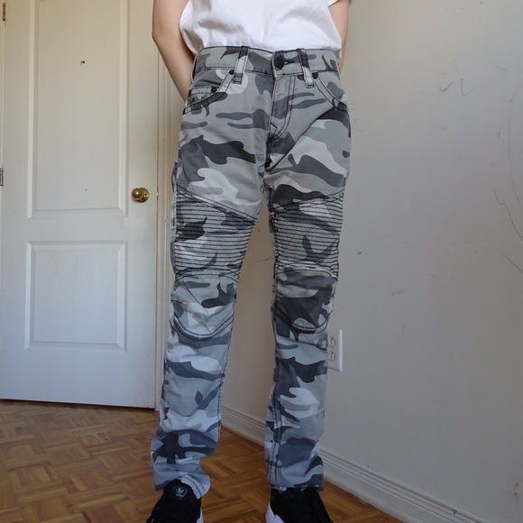 TRUE RELIGION GREY CAMO PANTS - Picture 2 of 6